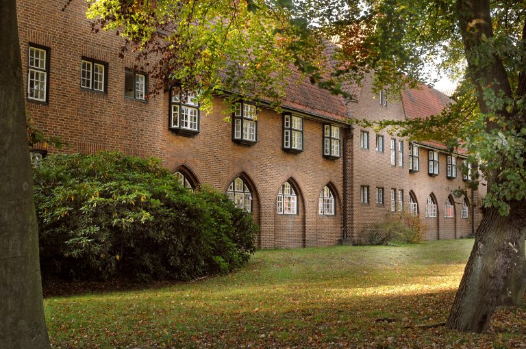 Hausfassade eines historischen Gebäudes der Egestorff Stiftung