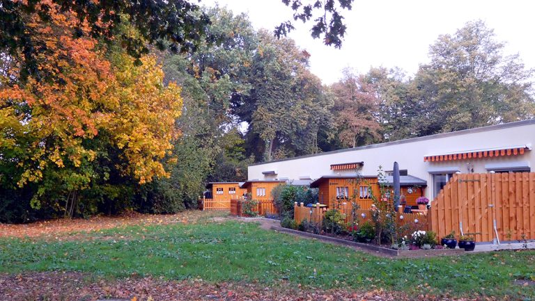 Blick in die Gärten eines Pflegeheims