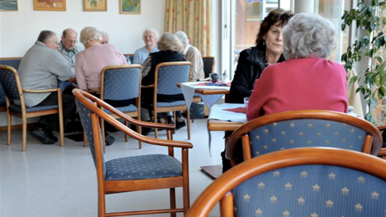 Blick in das gut besuchte Café der Egestorff Stiftung