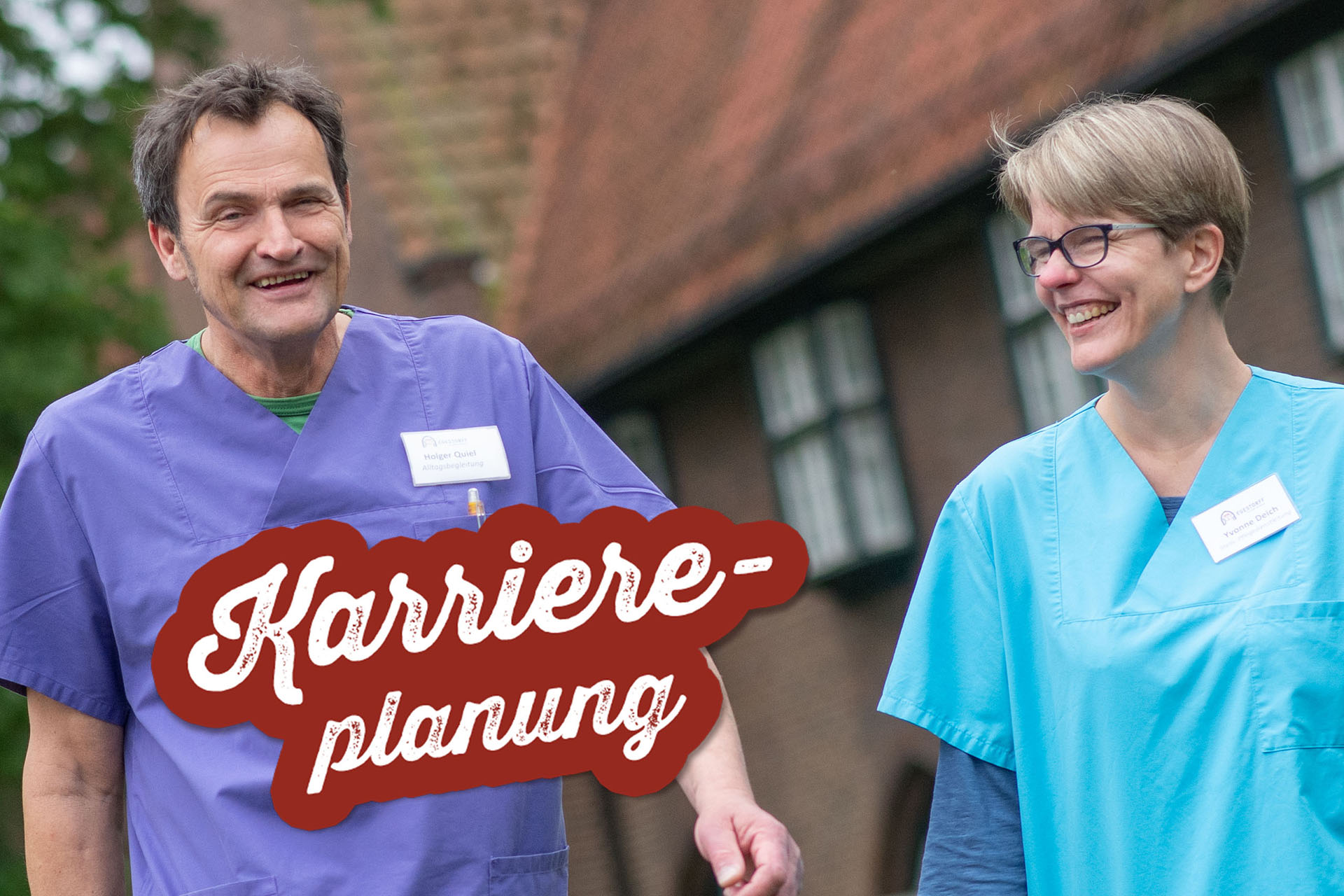 Karriereplanung - eine Pflegerin und ein Pfleger unterhalten sich